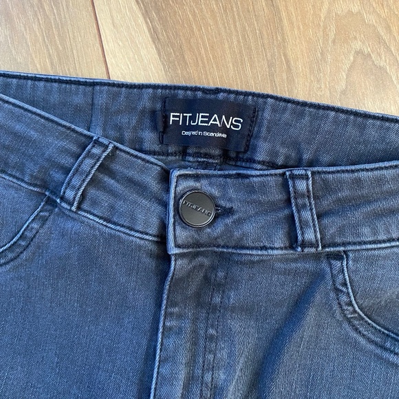 Ripped Grey Fitjeans - Picture 5 of 7